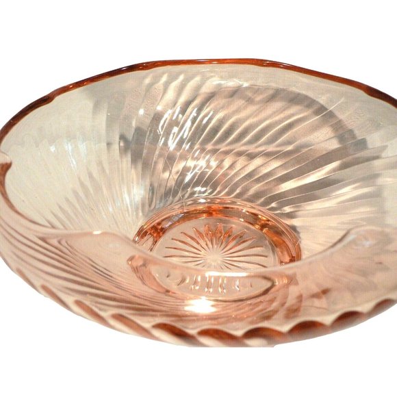 Fruit bowl serving dish ribbed swirl pink glass scalloped edge table decor - Picture 8 of 10